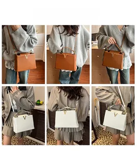 Collage d'un mannequin portant un sac bandoulière chic avec fermoir doré en forme de V