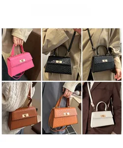Vues multiples montrant des sacs Kelly tissés en plusieurs couleurs portés par des modèles