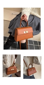 Détails de la texture crocodile caramel sur un sac à main avec boucle dorée chic