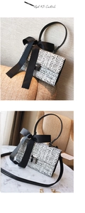 Détail du sac à main en tweed avec un grand nœud en satin et un fermoir rotatif
