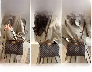 Détails du sac seau monogramme vintage montrant les styles main, épaule et bandoulière