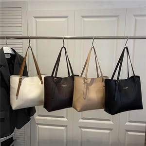 Large capacity tote bags in four colors with adjustable straps for daily commuting