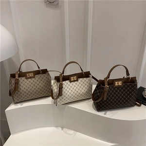 Sac À Main Monogramme Vintage Femmes Sac Bandoulière Cuir PU Avec Serrure Métallique Poignée Supérieure Mode Quotidienne