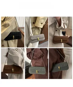 Sechs Farben der Leoparden-Baguette-Taschen im Vergleich mit goldener U-förmiger Schnalle