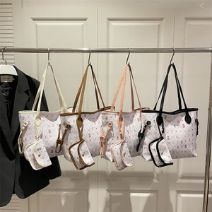 Sac fourre-tout à imprimé ours et cœurs avec petit porte-monnaie assorti en 4 couleurs