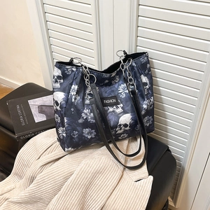 Large capacity gothic tote bag with skull floral print and metal chain handles
