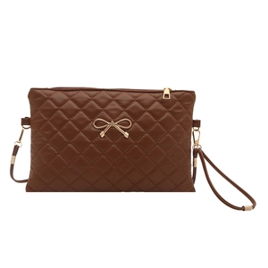 Grand sac fourre-tout marron foncé en similicuir matelassé avec nœud doré et fermeture