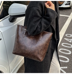 Detail showing the large capacity and retro oil-wax leather texture of the tote bag