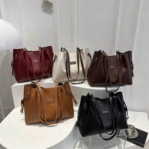 Large Capacity PU Leather Tote Bag Fashion Minimalist Shoulder Bag For Women Commuter Versatile Handbag