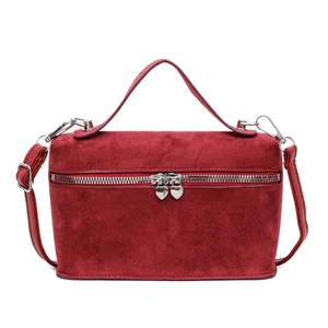 Sac à main mat rouge minimaliste pour femme avec élégante fermeture éclair en cœur