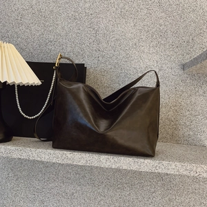 Retro deep brown large capacity hobo bag in matte leather with gold buckle detail