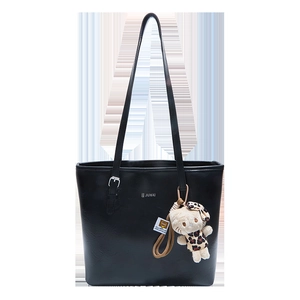 Minimalist black tote bag in faux leather with shoulder straps and cute cat charm