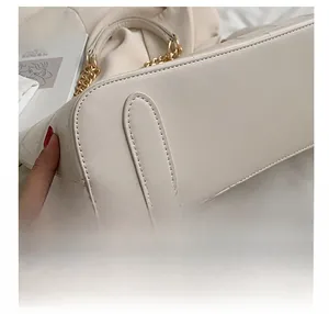 Detail of the reinforced base with protective patches on the cream white tote bag