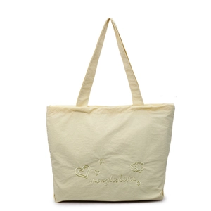 Grand sac cabas en toile crème avec broderies d'étoiles et de cœurs pour le quotidien