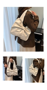 Détail du nœud beige et de la texture froncée de ce sac à bandoulière de style coréen