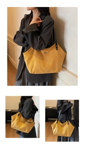 Détail du sac cabas en daim jaune avec matelassage en losanges et logo métallique