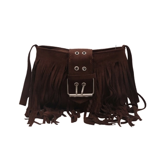 Borsa a tracolla boho marrone caffè in camoscio con lunghe frange e fibbia metallica