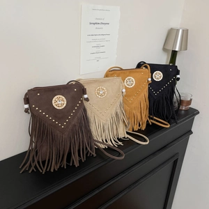 Sac À Bandoulière Bohème À Franges En Suède Synthétique Sac À Épaule Avec Rivets Métalliques Et Ornement En Strass Mode Rétro