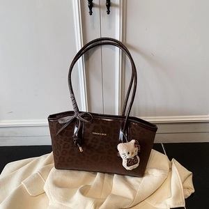 Borsa tote leopardata marrone con spallacci e fiocco decorativo su tessuto color crema
