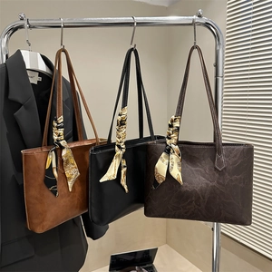Sac Cabas en Cuir PU Vintage Grande Capacité pour Femmes Avec Décoration de Foulard Sac à Épaule Minimaliste Décontracté