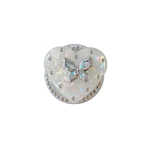 Herzförmige Handyhalterung mit Perlmutt-Finish, Silber-Schmetterling und bunten Strasssteinen