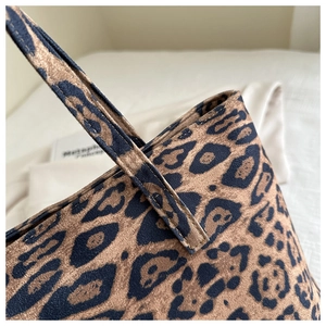Detail of leopard print tote bag with reinforced stitching and soft suede texture