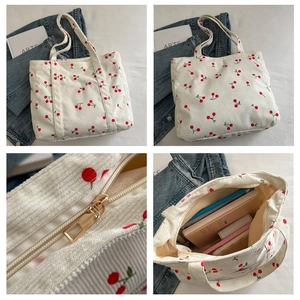 Détails du sac cabas en velours côtelé à motif cerises montrant le zip et la capacité