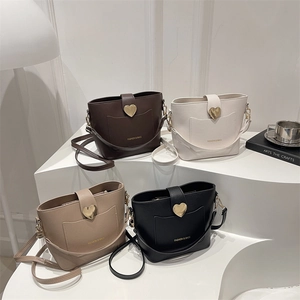 Fashion Women Litchi Pattern PU Bucket Bag Heart Metal Clasp Shoulder Crossbody Bag Casual Daily Minimalist Handbag