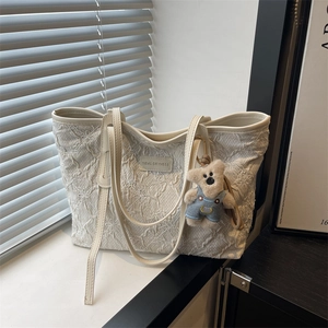 Off-white large capacity tote bag with floral embroidery and cute bear keychain