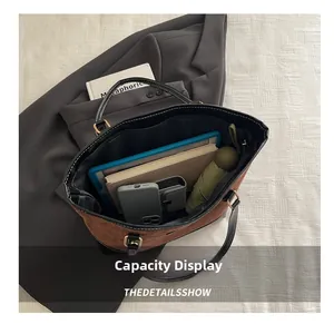 Detailansicht der großen Shopper-Tasche mit Platz für Tablet, Bücher und Zubehör