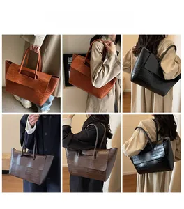 Borse tote in pelle di coccodrillo in tre colori mostrate in varie pose da indossata