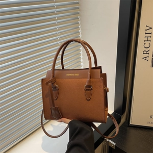 Sac Bandoulière Carré Mode pour Femmes Bloc de Couleur Élégant Cuir Synthétique Suède Épissage Sac à Main Minimaliste Quotidien