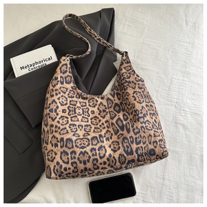 Detail of leopard print tote bag with metal ring and wide shoulder strap