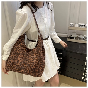 Detailed side view of trendy leopard print tote bag with long slim shoulder straps
