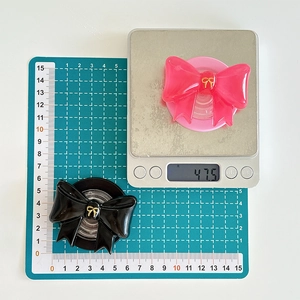 Detailansicht der 3D-Schleife Handyhalterung zeigt Gewicht 47,5g und Größe von 6,5cm