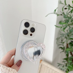 Gros plan du support magnétique coeur pour téléphone avec paillettes et miroir intégré