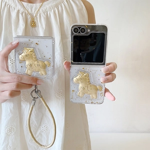 Coque Z Flip avec design feuille d'or, pendentif cheval 3D doré et dragonne assortie