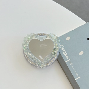 Détail du support de téléphone cœur pailleté avec miroir et bordure en strass