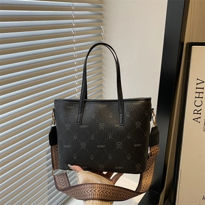 Sac seau noir minimaliste avec monogramme LNBOE et bandoulière tissée géométrique