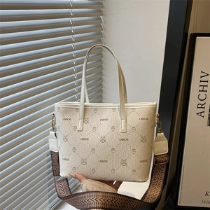 Sac seau chic blanc cassé avec imprimé lapin et large bandoulière pour femme