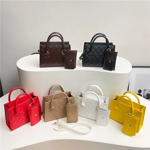 Women PU Leather Quilted Shoulder Bag Trendy Chic Small Square Handbag Crossbody Tote With Coin Purse Pendant