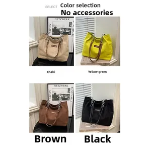 Sacs cabas en velours côtelé en quatre couleurs avec bandoulière chaîne et logo