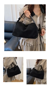 Details der schwarzen Wildleder-Einkaufstasche mit Wellendesign und goldenen Beschlägen