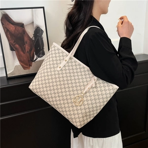 Retro large capacity beige tote bag with M-pattern print and golden metal pendant