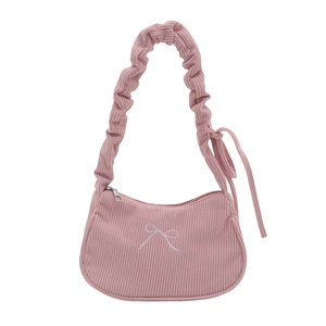 Sac à bandoulière demi-lune en velours rose avec broderie nœud et anse plissée