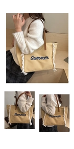 Détail du cabas en toile avec broderie Summer, franges blanches et anses en cuir brun