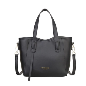 Borsa a secchiello minimalista in pelle nera con dettagli dorati e tracolla regolabile