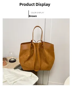 Vue détaillée du grand sac cabas marron montrant le contraste cuir et daim lisse