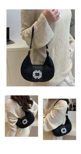 Montage de trois vues d'un sac demi-lune noir plissé avec boucle en cristal brillant