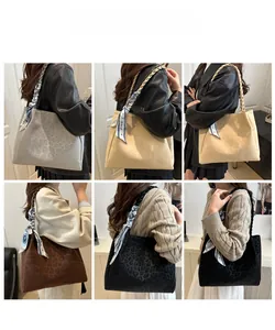 Große Shopper-Taschen mit Leopardenmuster in sechs Farben und Paris-Seidenschal-Dekor